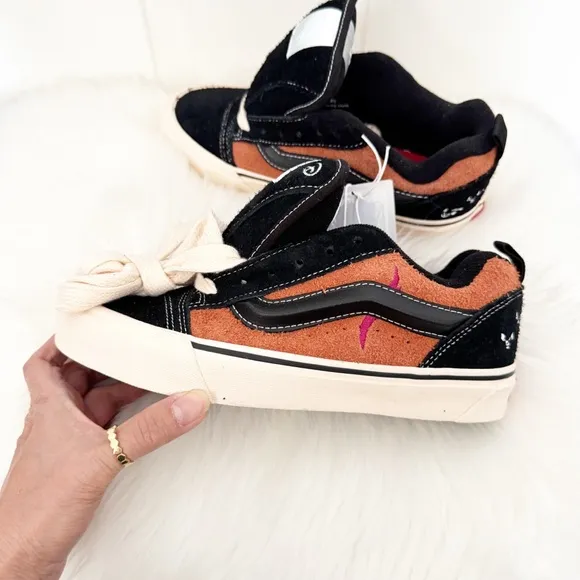 VANS x DISNEY 100th Lion King Scar Knu Skool Shoes Women Size 7