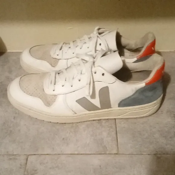 VEJA shoes size 10 MEN