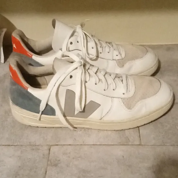 VEJA shoes size 10 MEN
