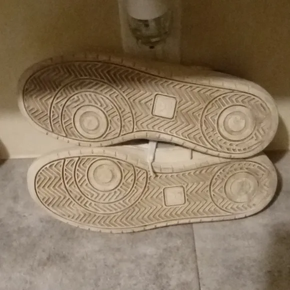 VEJA shoes size 10 MEN