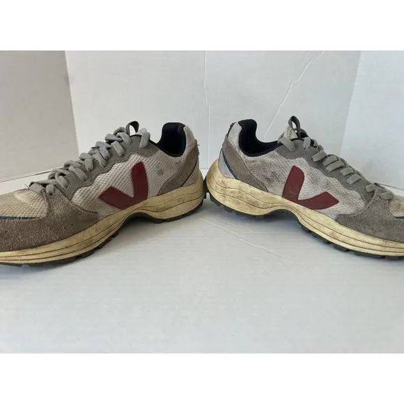 Veja Venturi Hiking Sneakers Shoes Men's 9 EUR 42 Gray Red