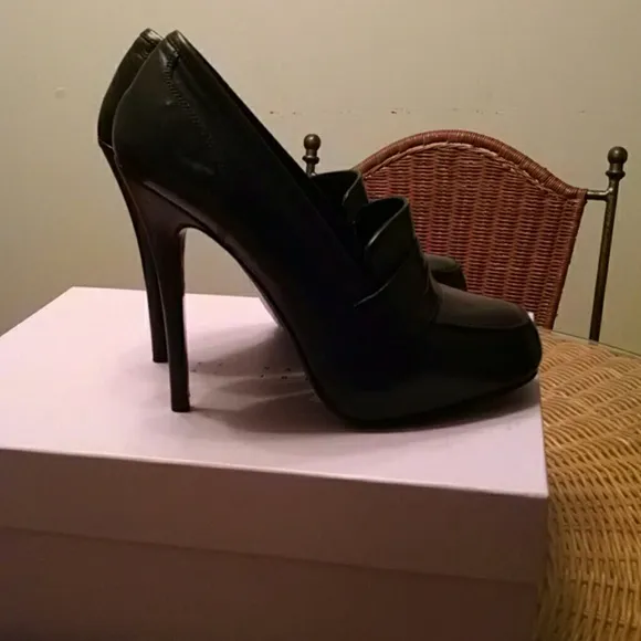 Vera Wang lavender &quot;talli&quot; loafer pumps 6