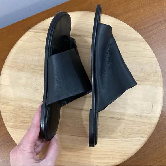 Vince Black Leather Open Toe Slip On Sandals Women’s Size 9 Medium EUR 39 Italy