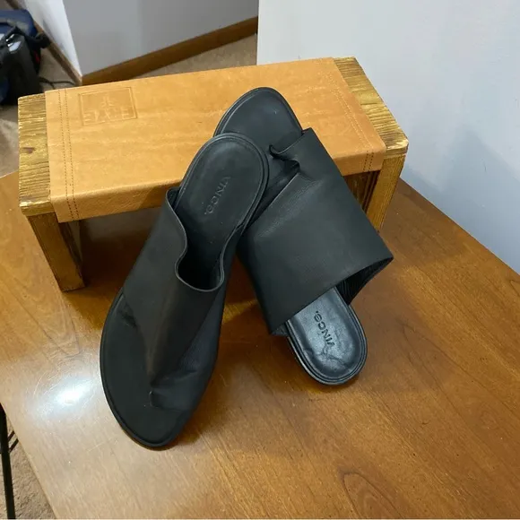 Vince Black Leather Open Toe Slip On Sandals Women’s Size 9 Medium EUR 39 Italy