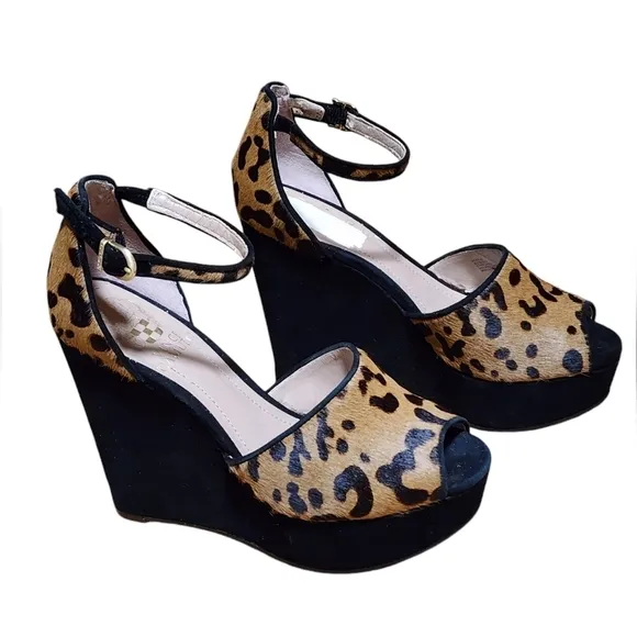 Vince Camuto Leopard Print Black Wedge Heels Size 6.5B Open Toes