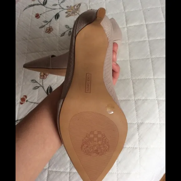 Vince Camuto pumps