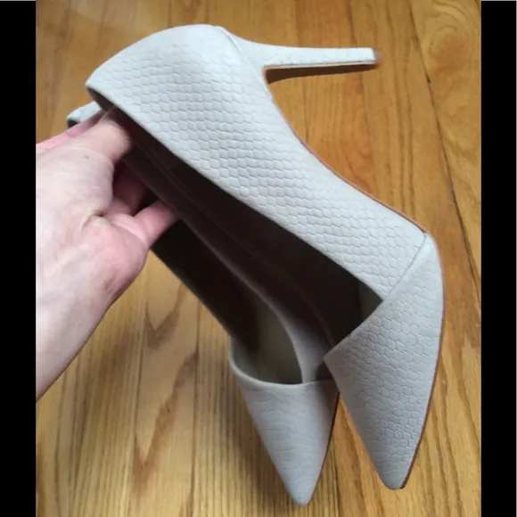 Vince Camuto pumps