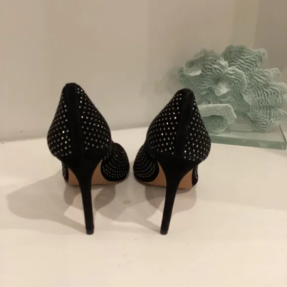 Vince Camuto Sarritah Heels Stiletos Black Suede Embellish Shoes 8.5M 39 NEW
