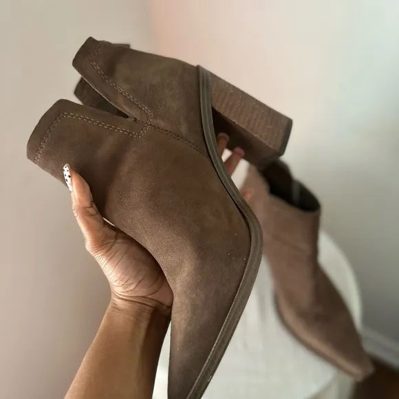 Vince Camuto Women's Shoes Vince Camuto Booties size 8.5