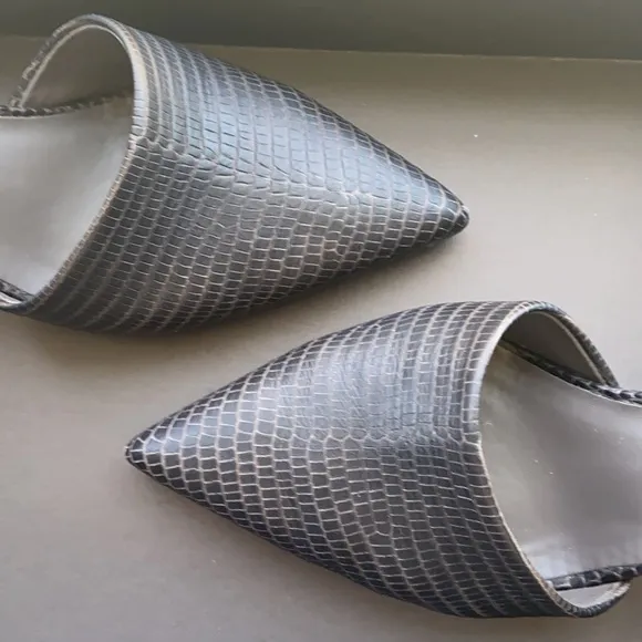 VINCE. Claire Lizard-Embossed D’Orsay Pumps in Graphite (EUC)
