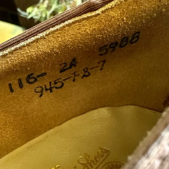 Vintage 1940’s Smith Brothers brown leather pumps/heels. Size 8