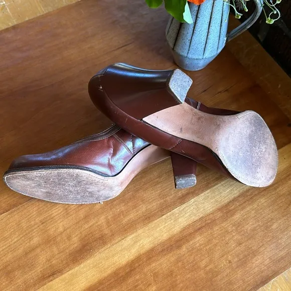 Vintage 1940’s Smith Brothers brown leather pumps/heels. Size 8