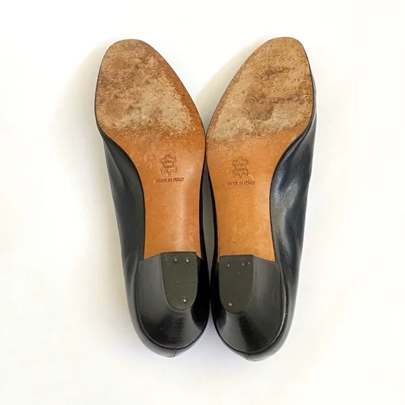 Vintage Salvatore Ferragamo blue black leather gold metal logo chunky heel pumps