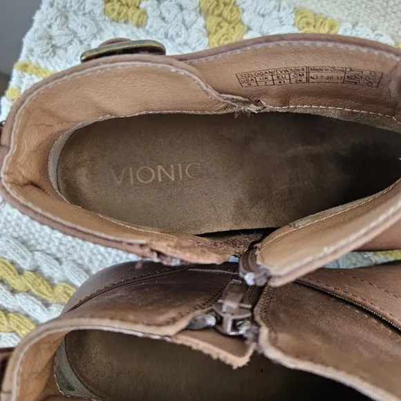 Vionic Country Logan Dark Brown Bootie Buckle Women s Size US 9