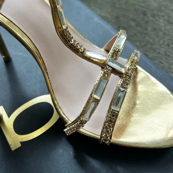 vtg bebe Gold Abree T-strap Formal Shoes