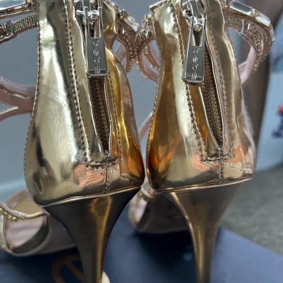 vtg bebe Gold Abree T-strap Formal Shoes