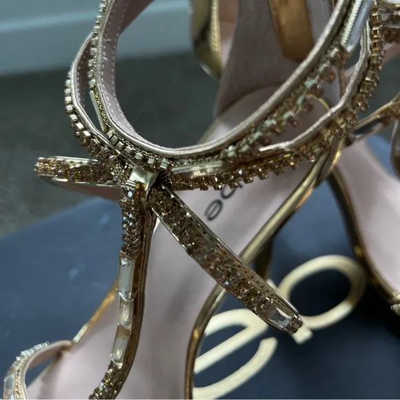 vtg bebe Gold Abree T-strap Formal Shoes
