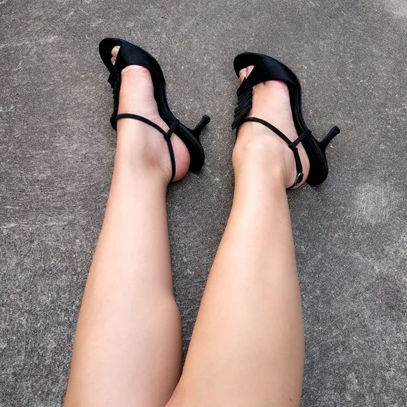 Vtg Nina Black Tie Satin T-Strap Peep Toe Sandal 9