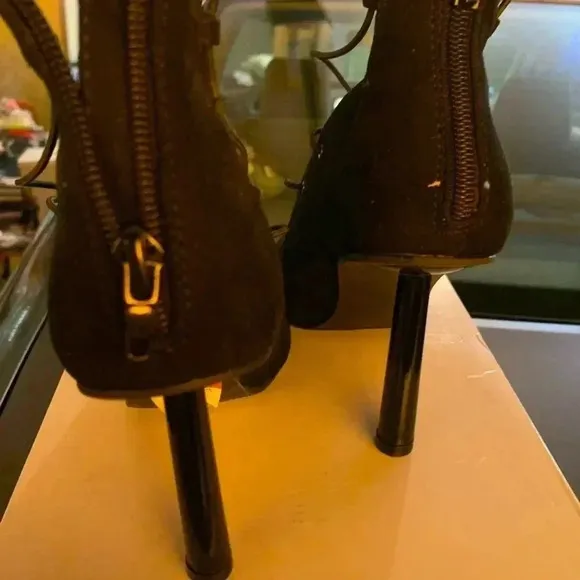 Wild Pair Women’s Heels Size 9
