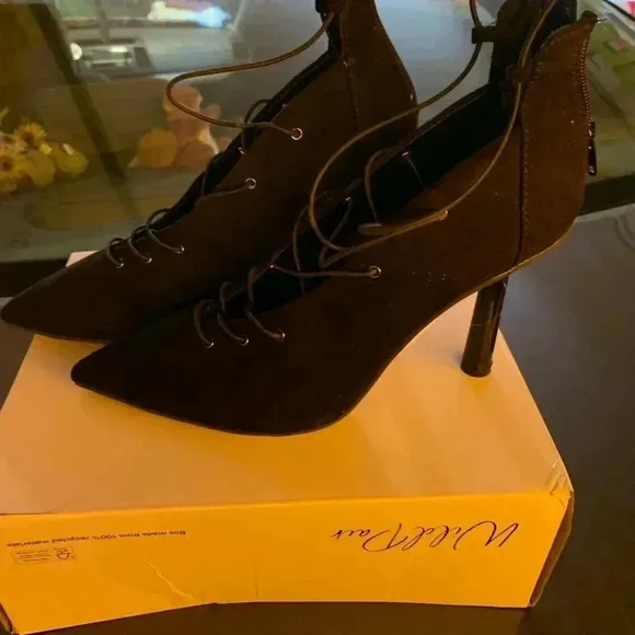 Wild Pair Women’s Heels Size 9