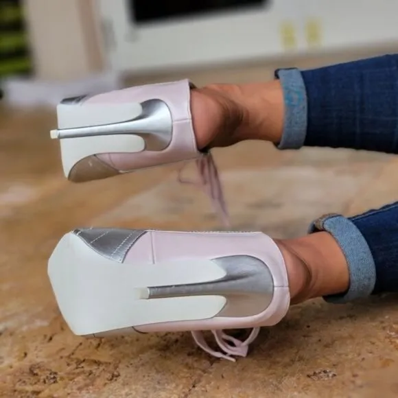 Women Baby Pink Low Cut Pontied Toe Booties