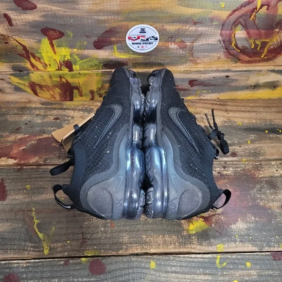 Women Nike‎ athletic shoes size 6 new