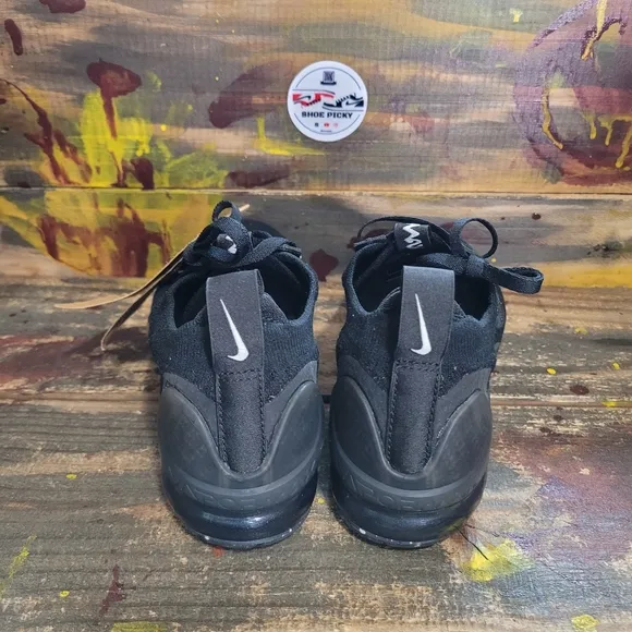 Women Nike‎ athletic shoes size 6 new