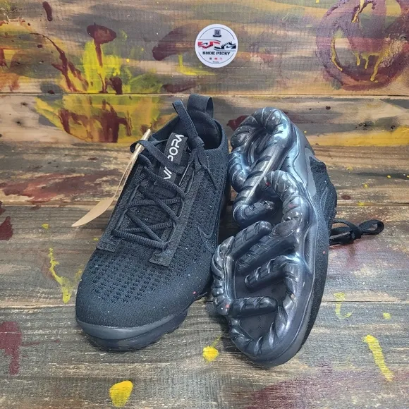 Women Nike‎ athletic shoes size 6 new