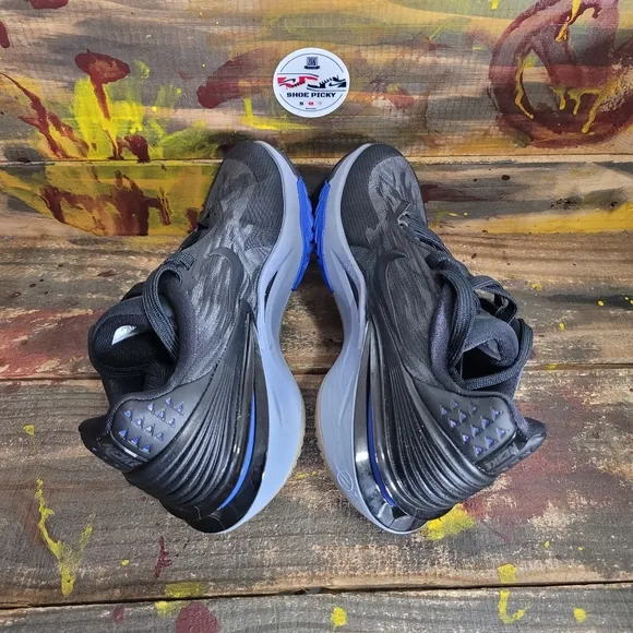 Women Nike athletic‎ shoes size 6.5 new