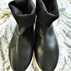 Women shoes Boots NWT Adidas10.5 Black Super sleek G51385 DISCOUNT SHIPPING!!