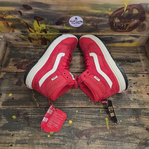 Women‎ Vans UltraRange EXO Hi MTE-1 Red Shoes size 7.5 new