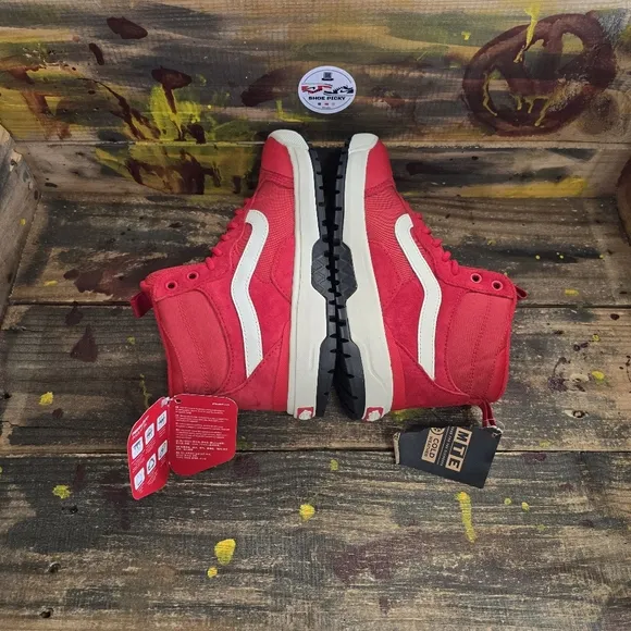Women‎ Vans UltraRange EXO Hi MTE-1 Red Shoes size 7.5 new