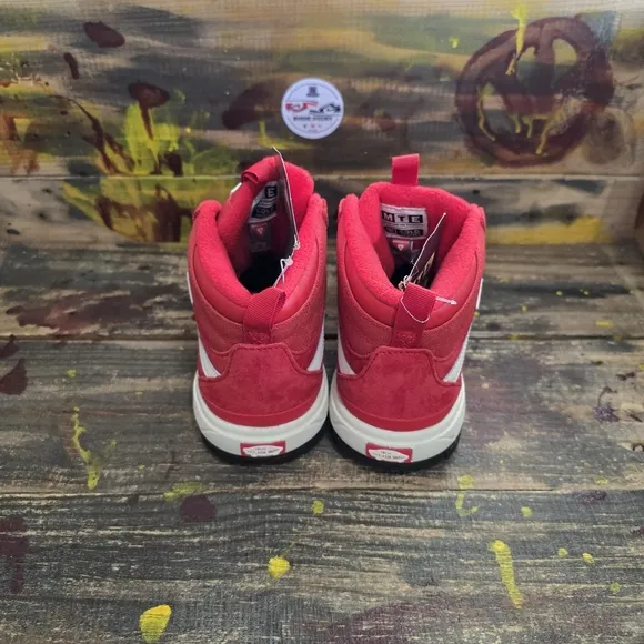 Women‎ Vans UltraRange EXO Hi MTE-1 Red Shoes size 7.5 new