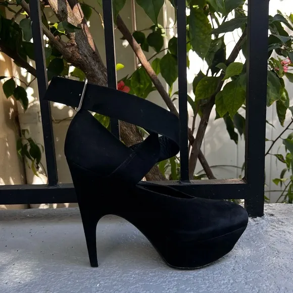 YSL AUTHENTIC STILETTO PUMPS SIZE 7