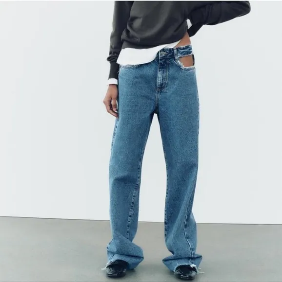 ZARA MID RISE  CUT OUT STRAIGHT LEG JEANS Size 6
