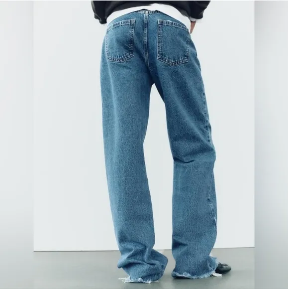ZARA MID RISE  CUT OUT STRAIGHT LEG JEANS Size 6
