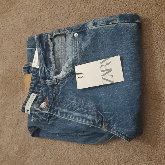 ZARA MID RISE RIPPED CUT OUT STRAIGHT LEG JEANS Size 6