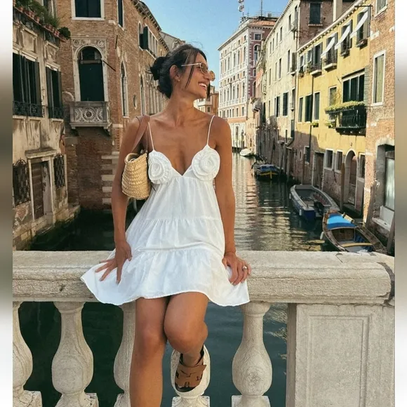 ZARA  MINI DRESS WITH  FLOWERS White