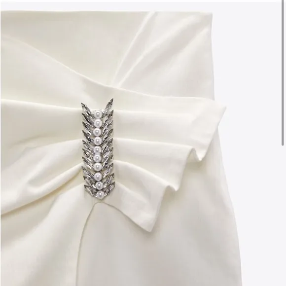 Zara NWT Pearl embellished buckle off white / ivory / cream ruched mini skirt