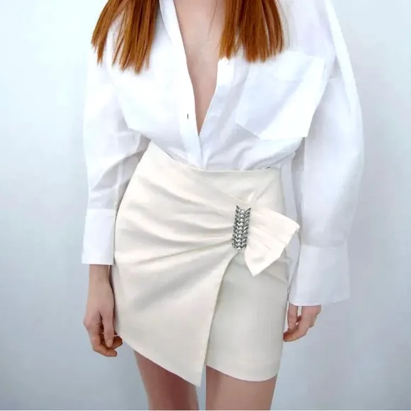 Zara NWT Pearl embellished buckle off white / ivory / cream ruched mini skirt