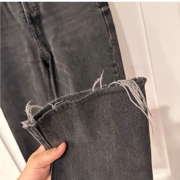 Zara Women's faded grayish Black Raw hem Straight Leg denim jeans