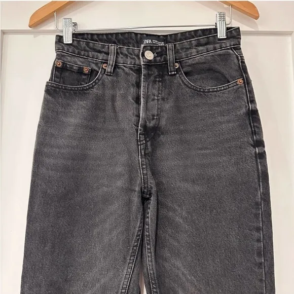 Zara Women's faded grayish Black Raw hem Straight Leg denim jeans